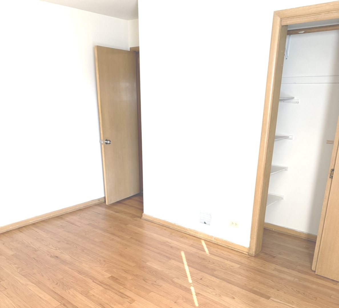 7121 W Foster Place #1, Chicago, IL 60656