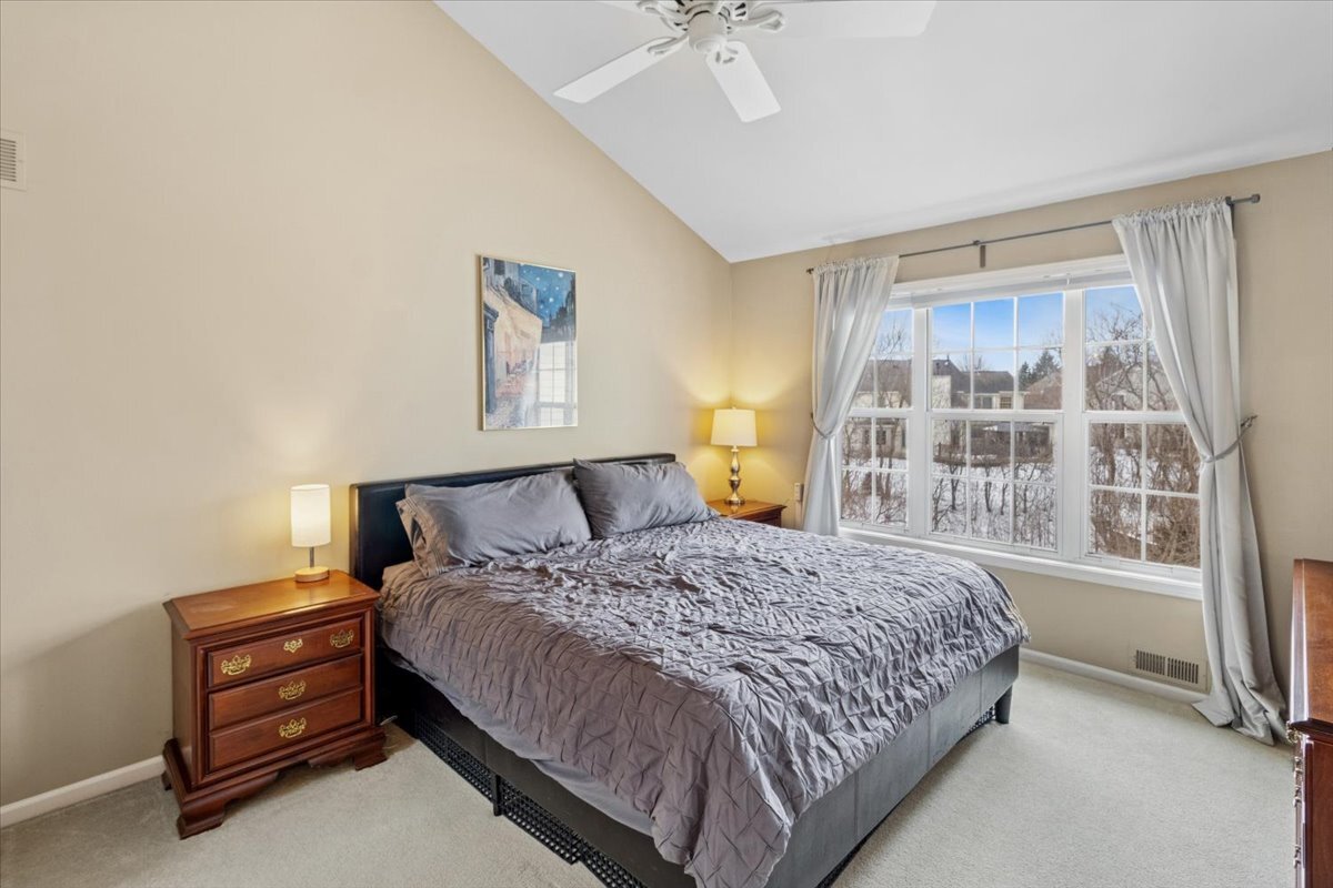 1241 Eric Lane, Lake Zurich, IL 60047