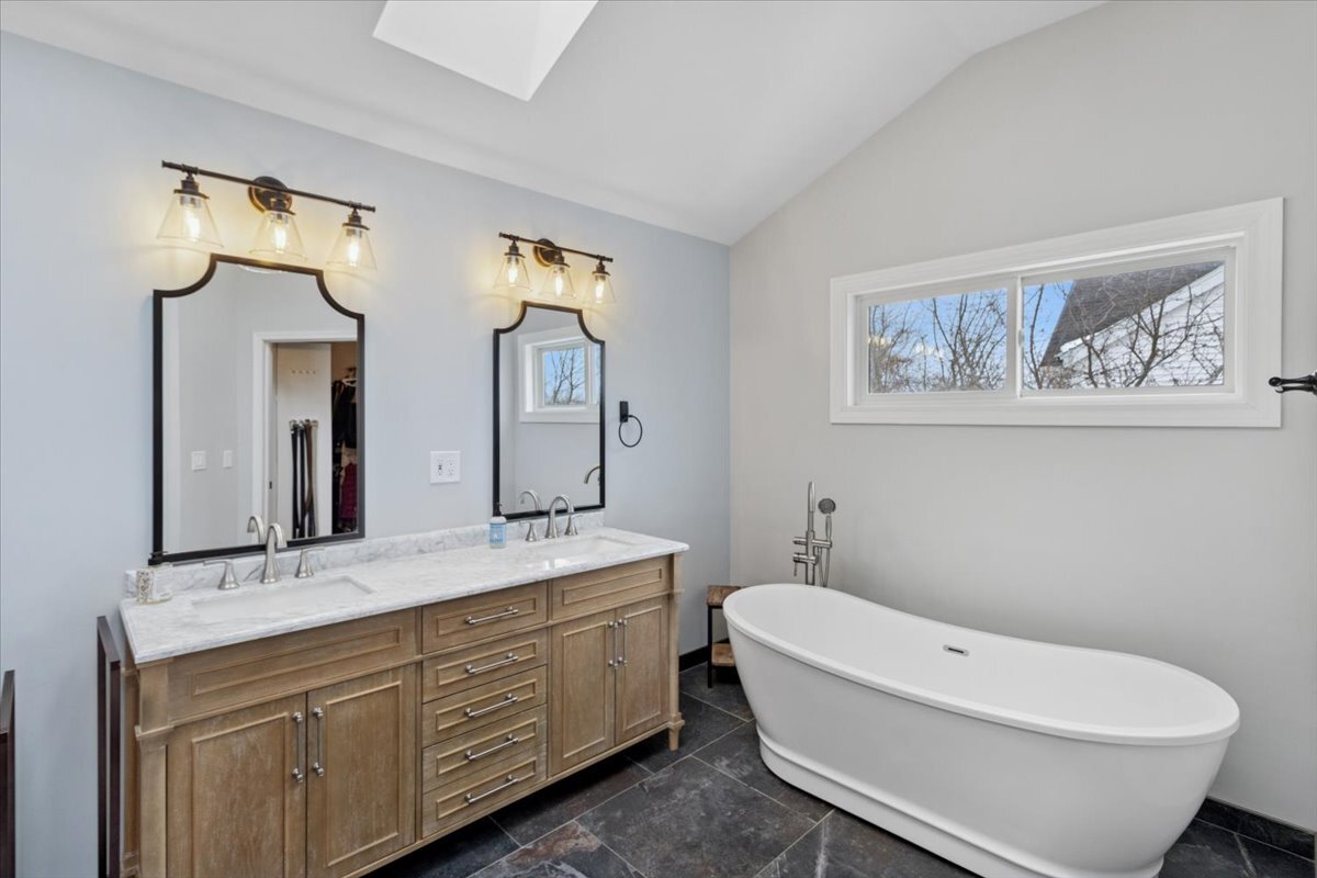 1241 Eric Lane, Lake Zurich, IL 60047