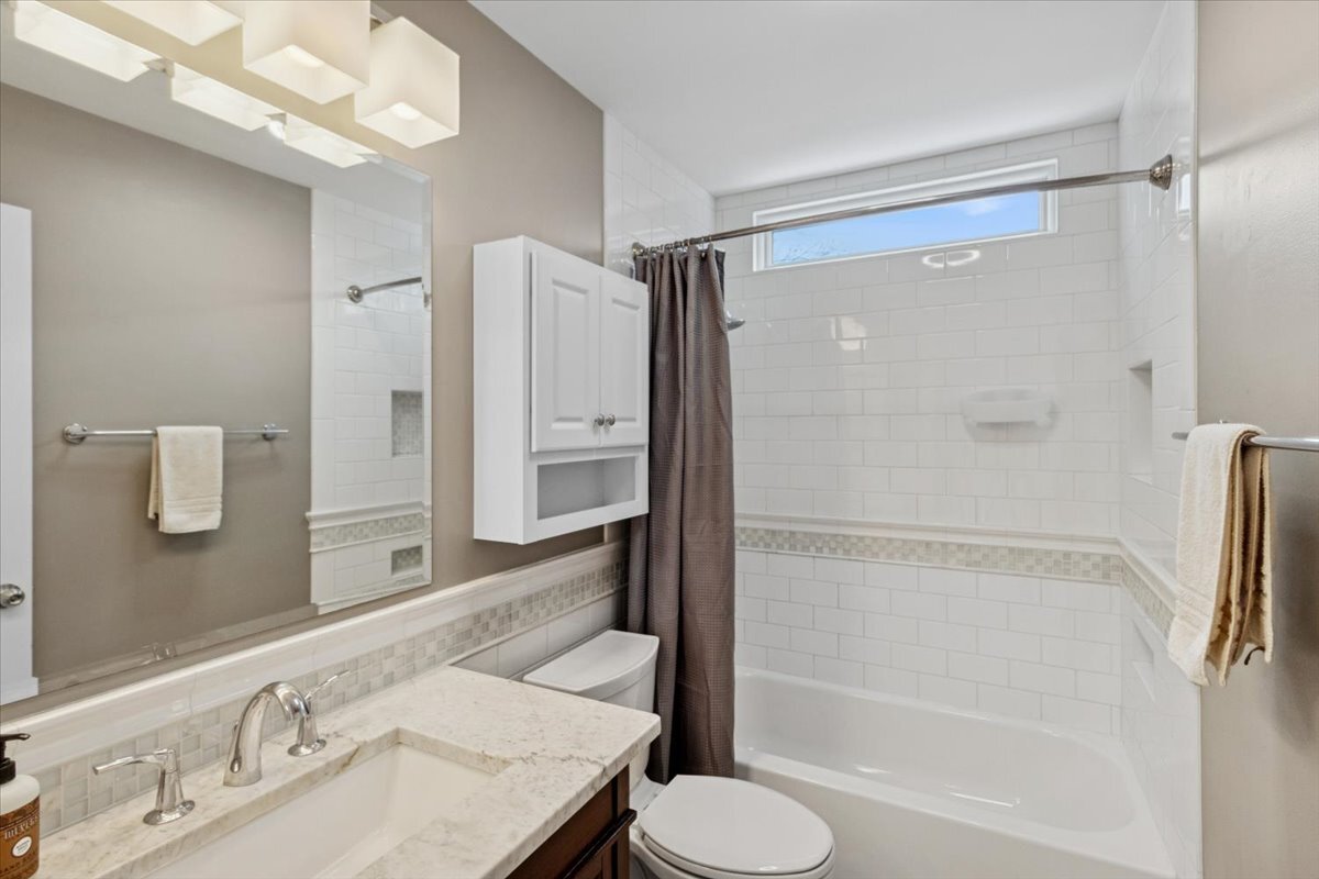 1241 Eric Lane, Lake Zurich, IL 60047