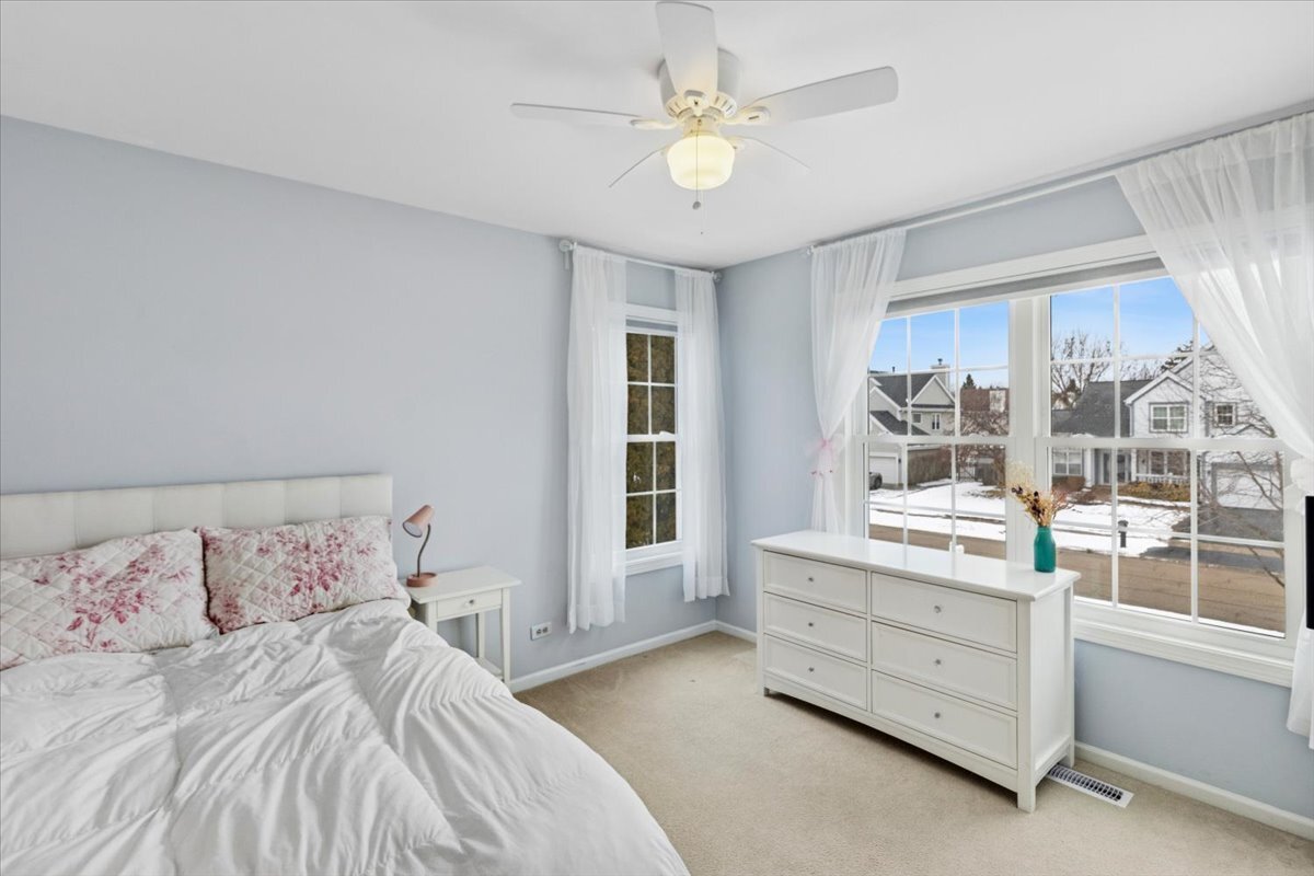 1241 Eric Lane, Lake Zurich, IL 60047