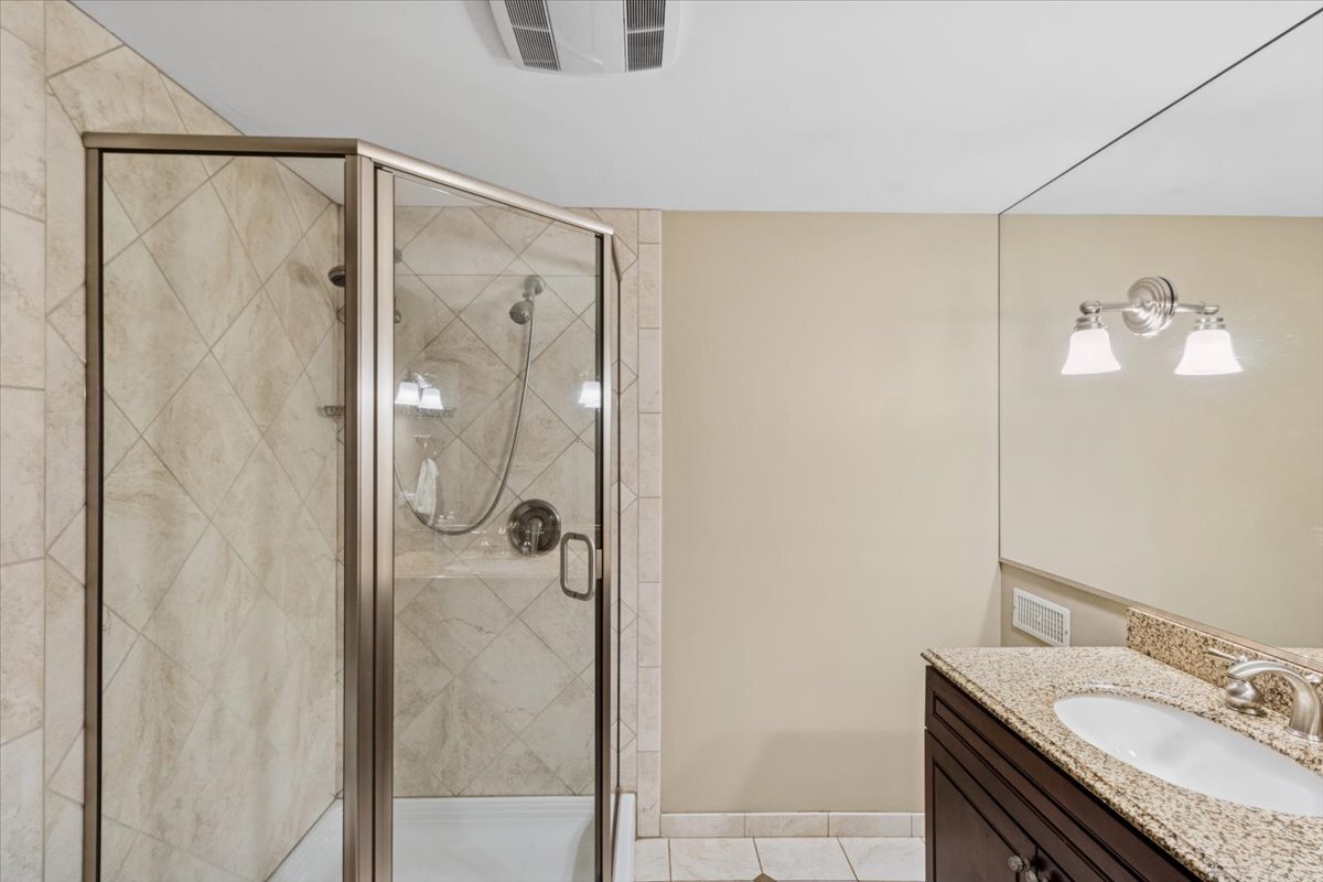 1241 Eric Lane, Lake Zurich, IL 60047