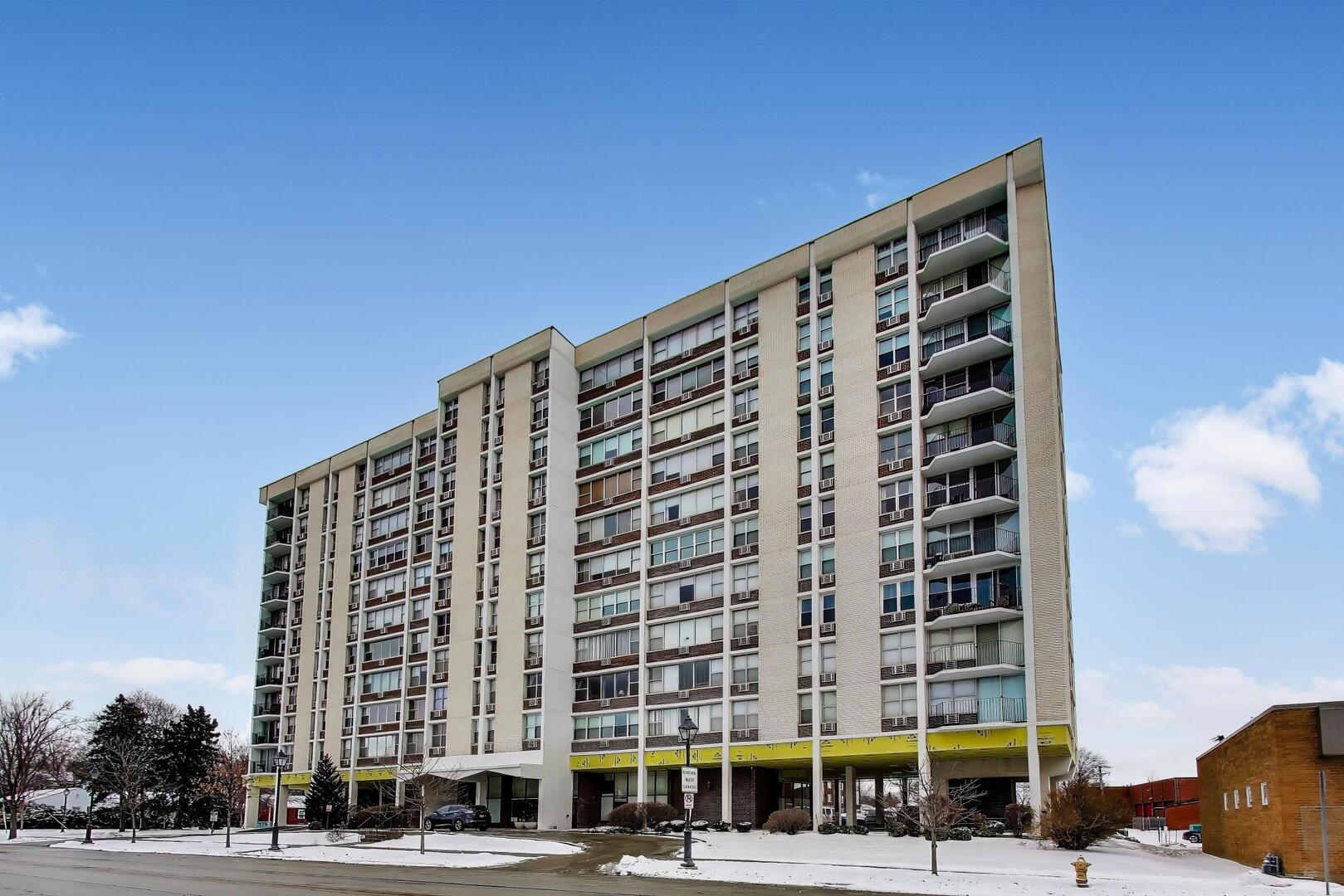 33 N Main Street #3C, Lombard, IL 60148