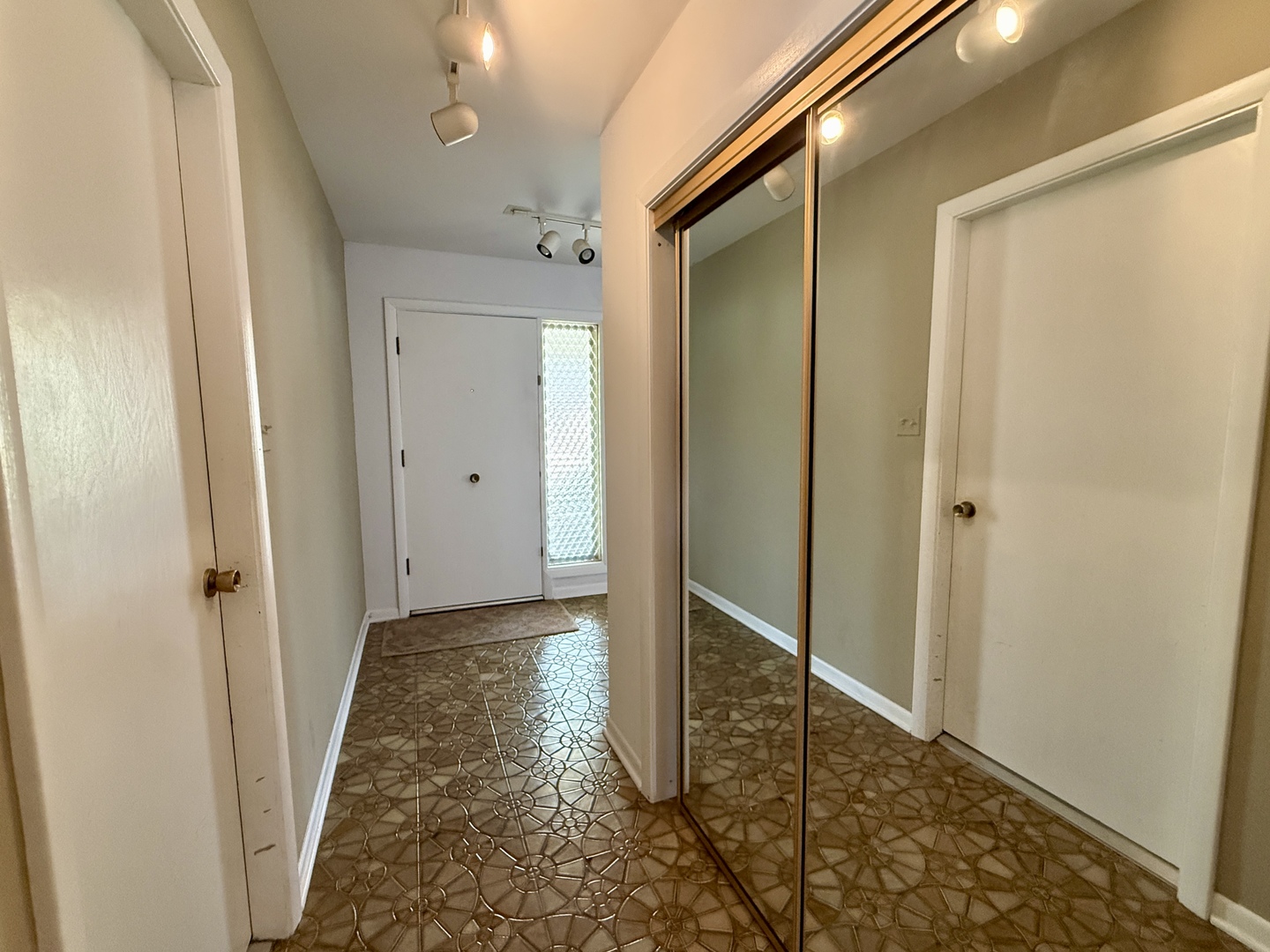 9608 S Kolin Avenue, Oak Lawn, IL 60453