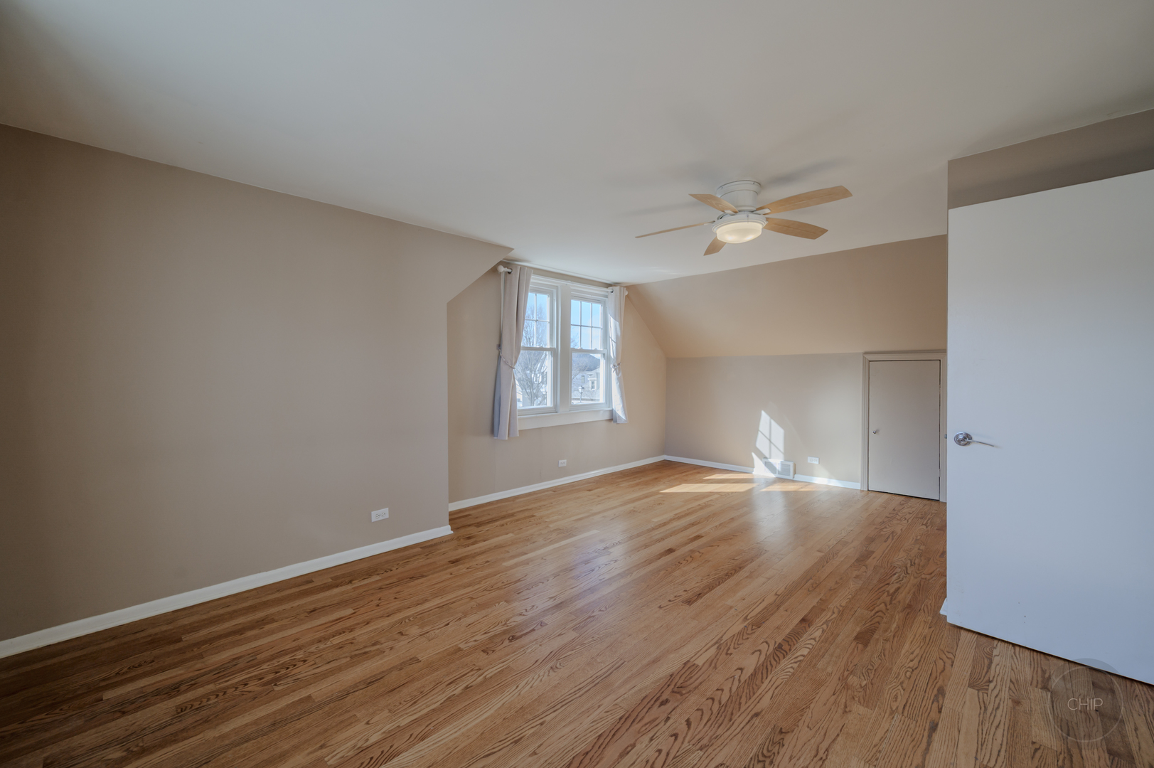 593 S Sunnyside Avenue, Elmhurst, IL 60126