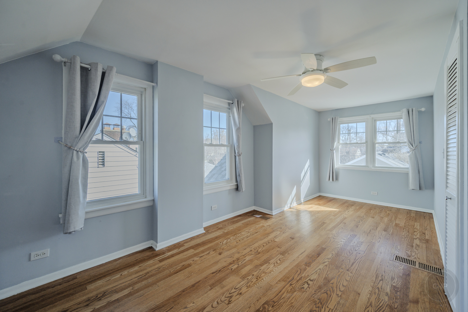 593 S Sunnyside Avenue, Elmhurst, IL 60126