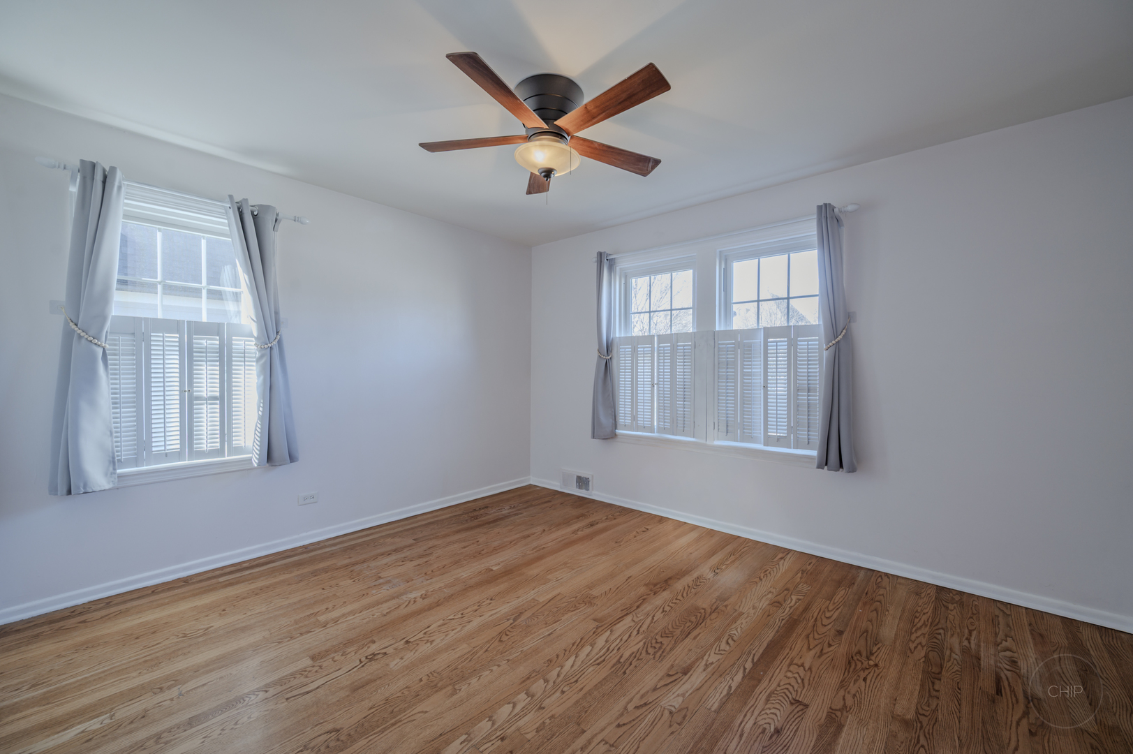 593 S Sunnyside Avenue, Elmhurst, IL 60126