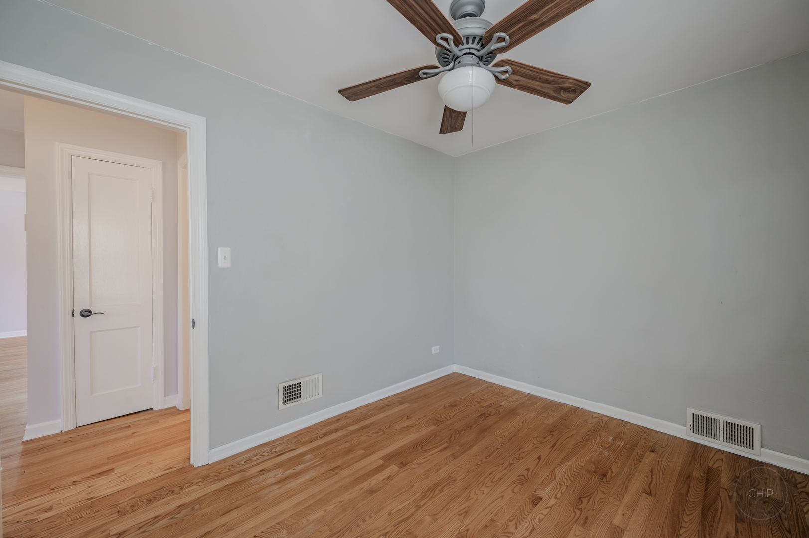 593 S Sunnyside Avenue, Elmhurst, IL 60126