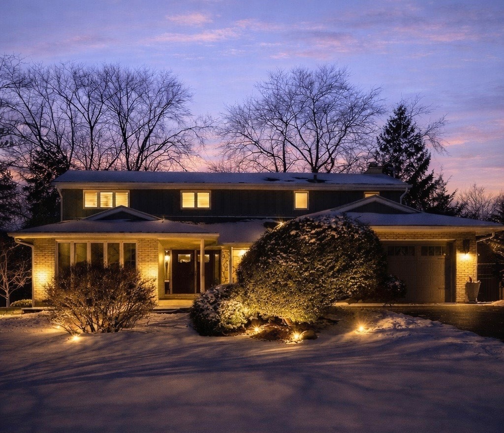 2S630 AVENUE CHATEAUX EAST, Oak Brook, IL 60523