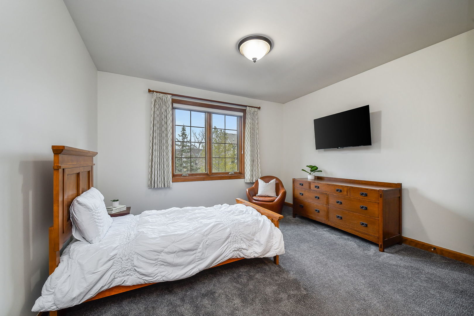 2009 MacKenzie Place #2009, Wheaton, IL 60187