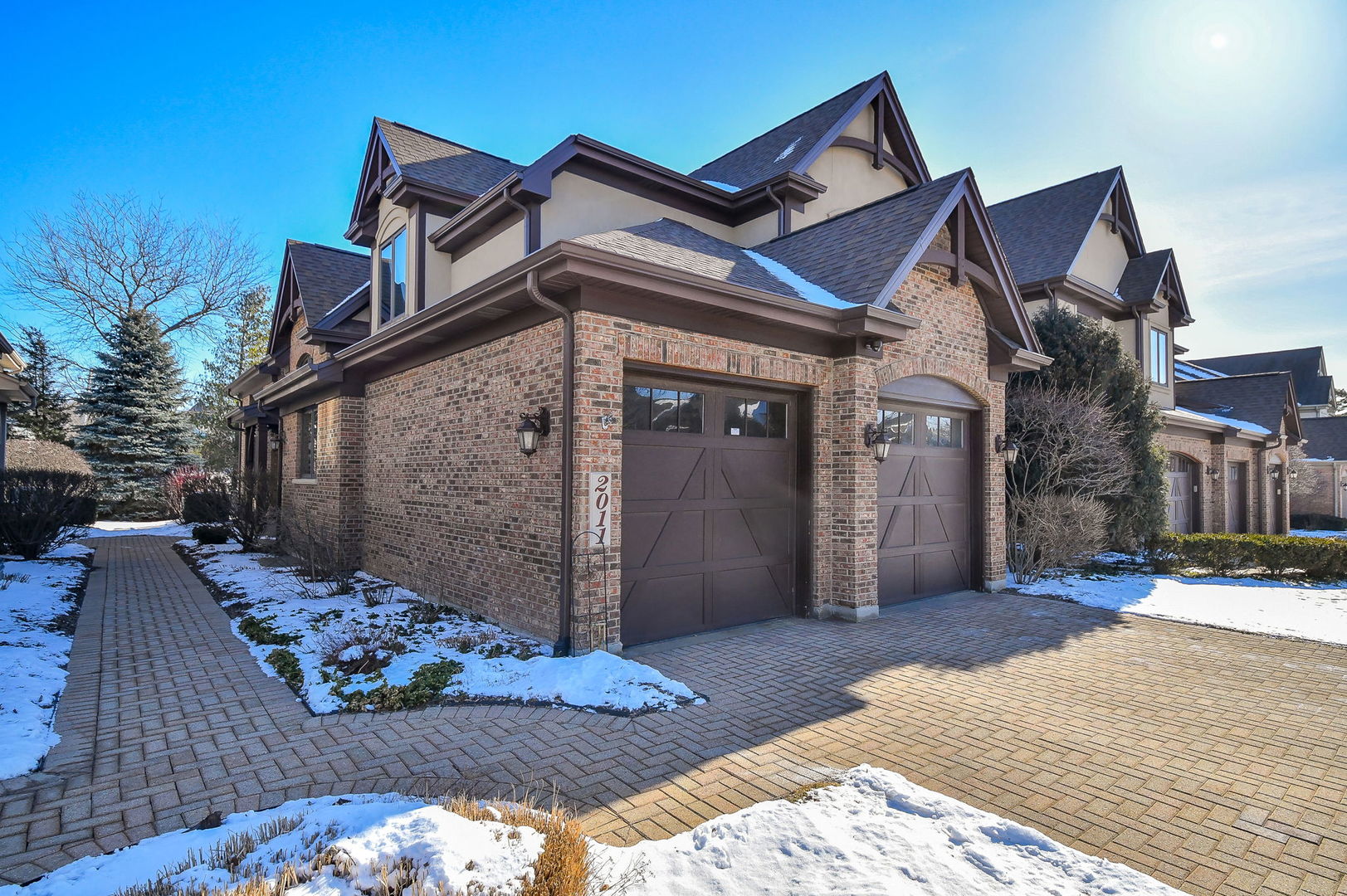 2009 MacKenzie Place #2009, Wheaton, IL 60187