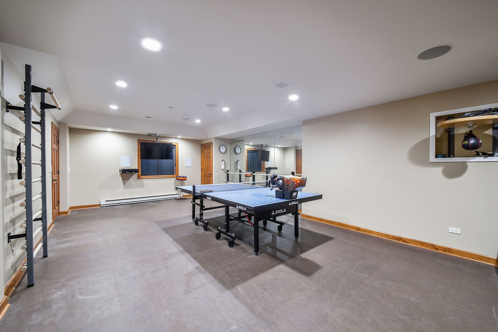 2009 MacKenzie Place #2009, Wheaton, IL 60187