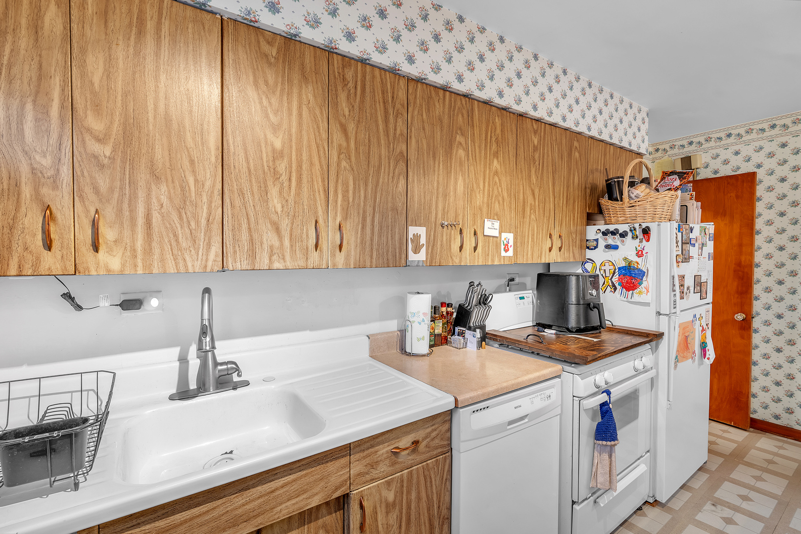 17617 Burnham Avenue, Lansing, IL 60438