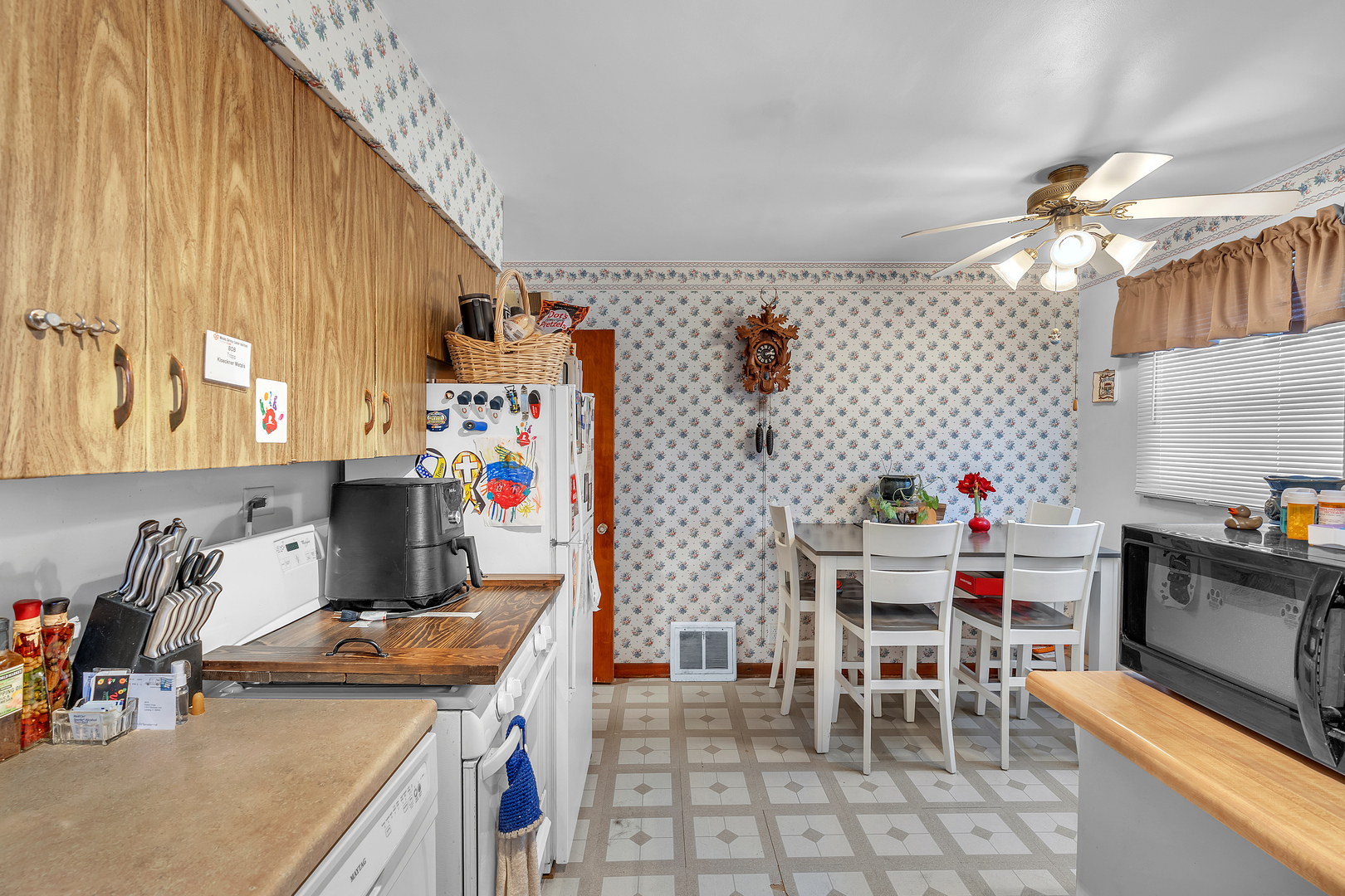 17617 Burnham Avenue, Lansing, IL 60438