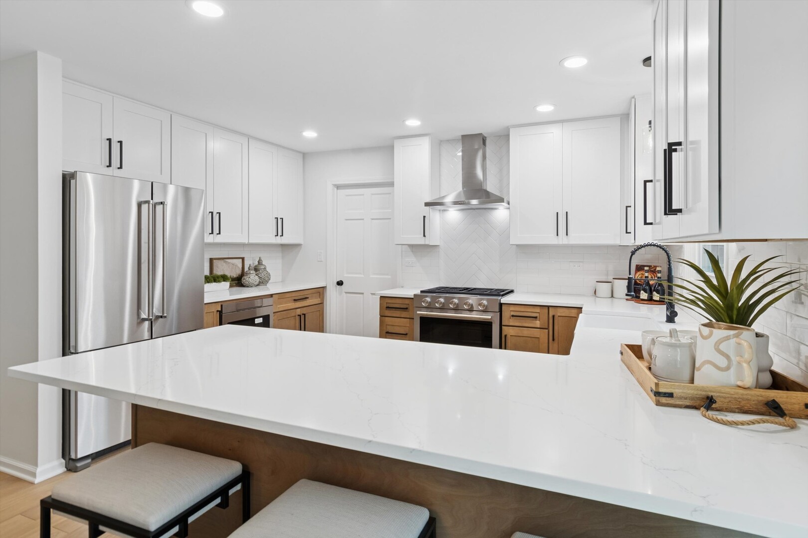 731 S River Road, Naperville, IL 60540