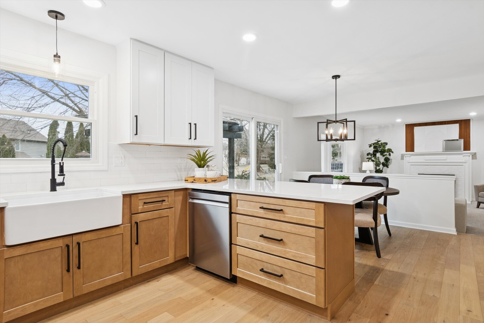 731 S River Road, Naperville, IL 60540