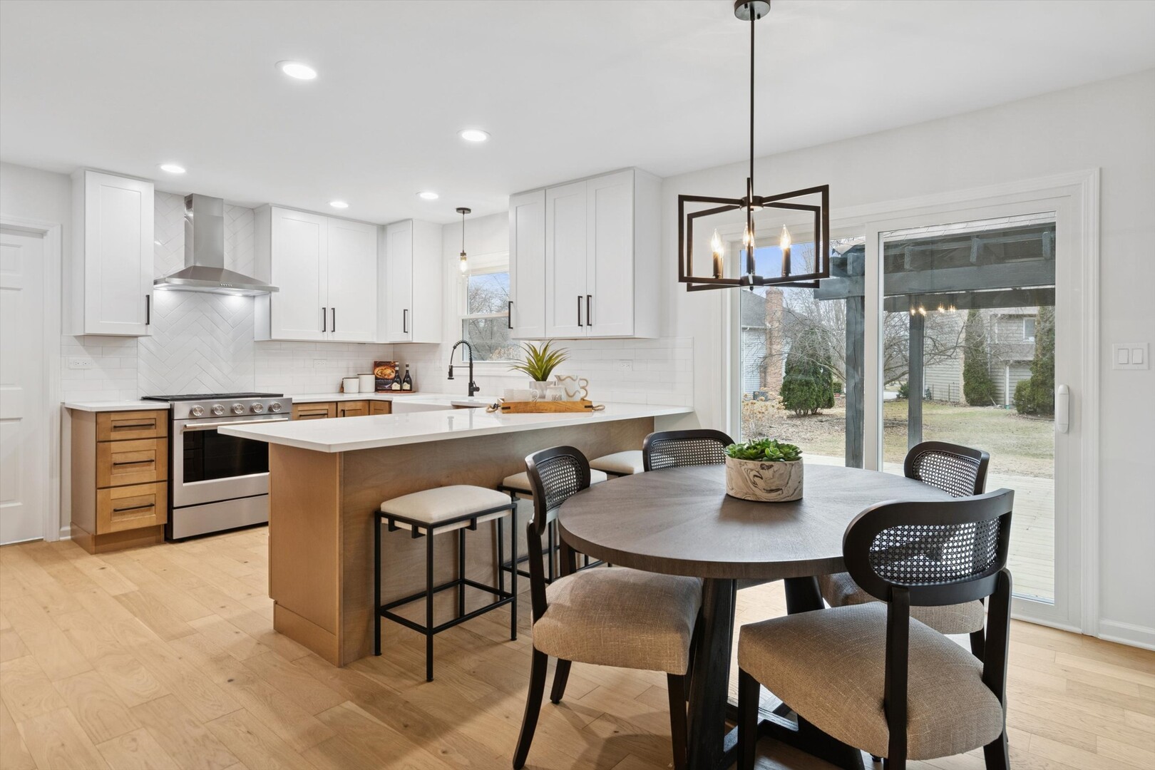 731 S River Road, Naperville, IL 60540