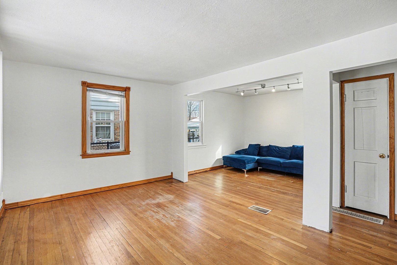 18009 Commercial Avenue, Lansing, IL 60438