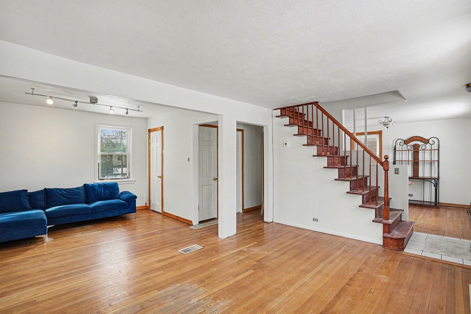 18009 Commercial Avenue, Lansing, IL 60438