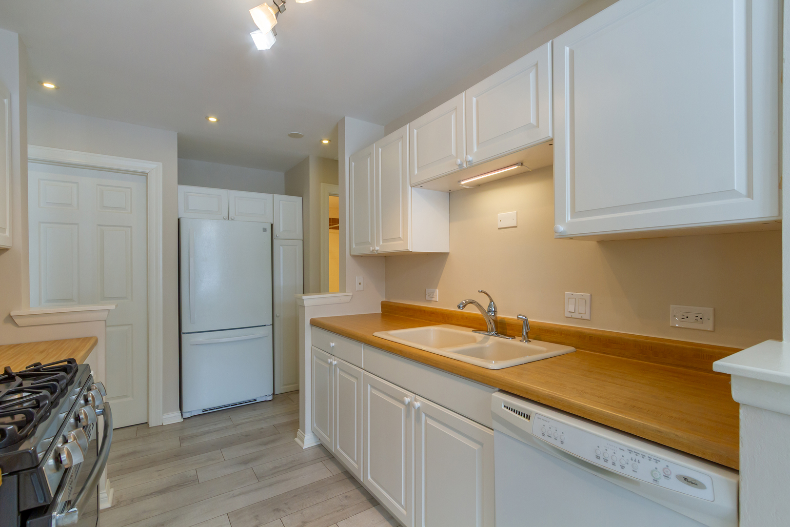 25 Superior Court #L2, Schaumburg, IL 60193