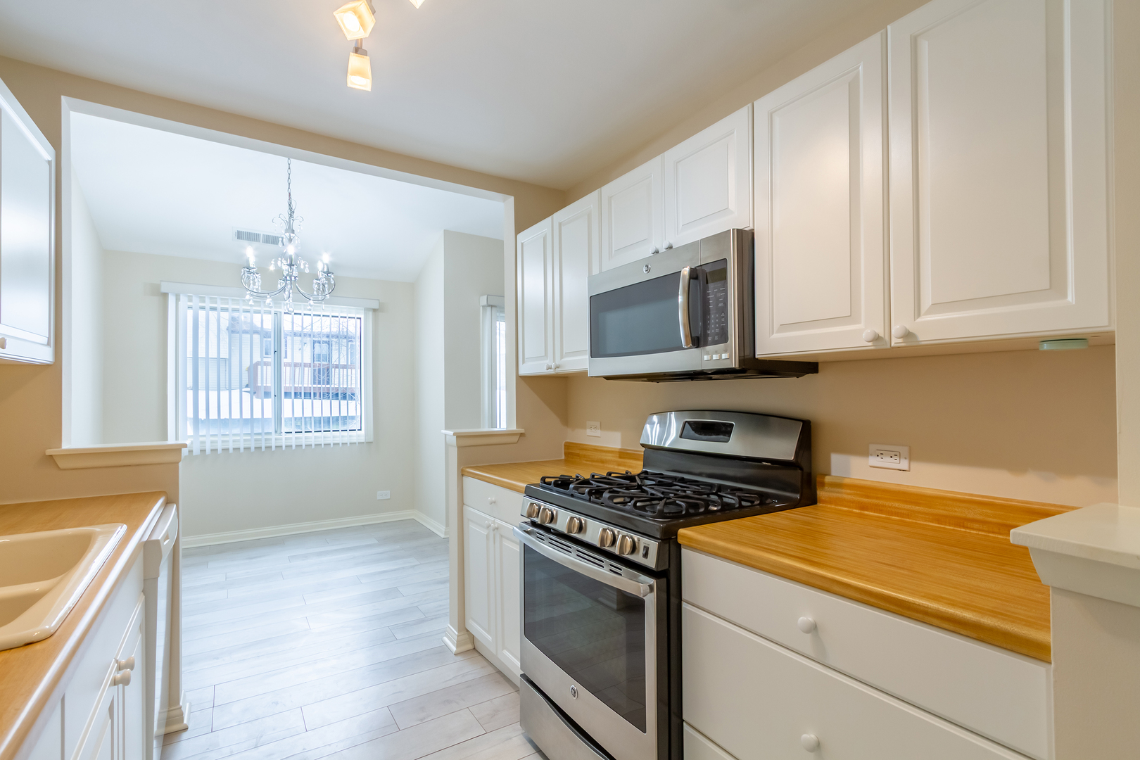 25 Superior Court #L2, Schaumburg, IL 60193