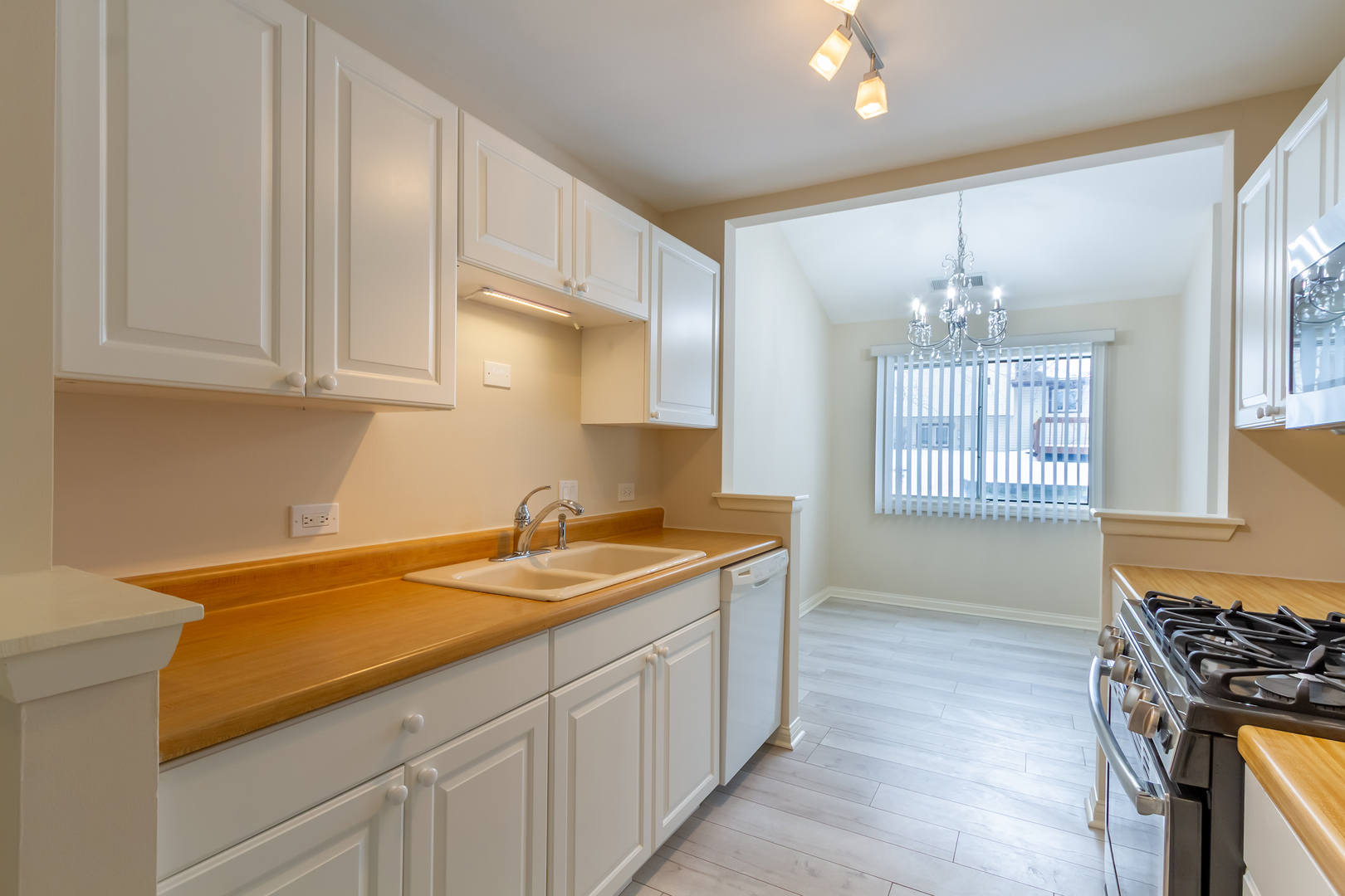 25 Superior Court #L2, Schaumburg, IL 60193