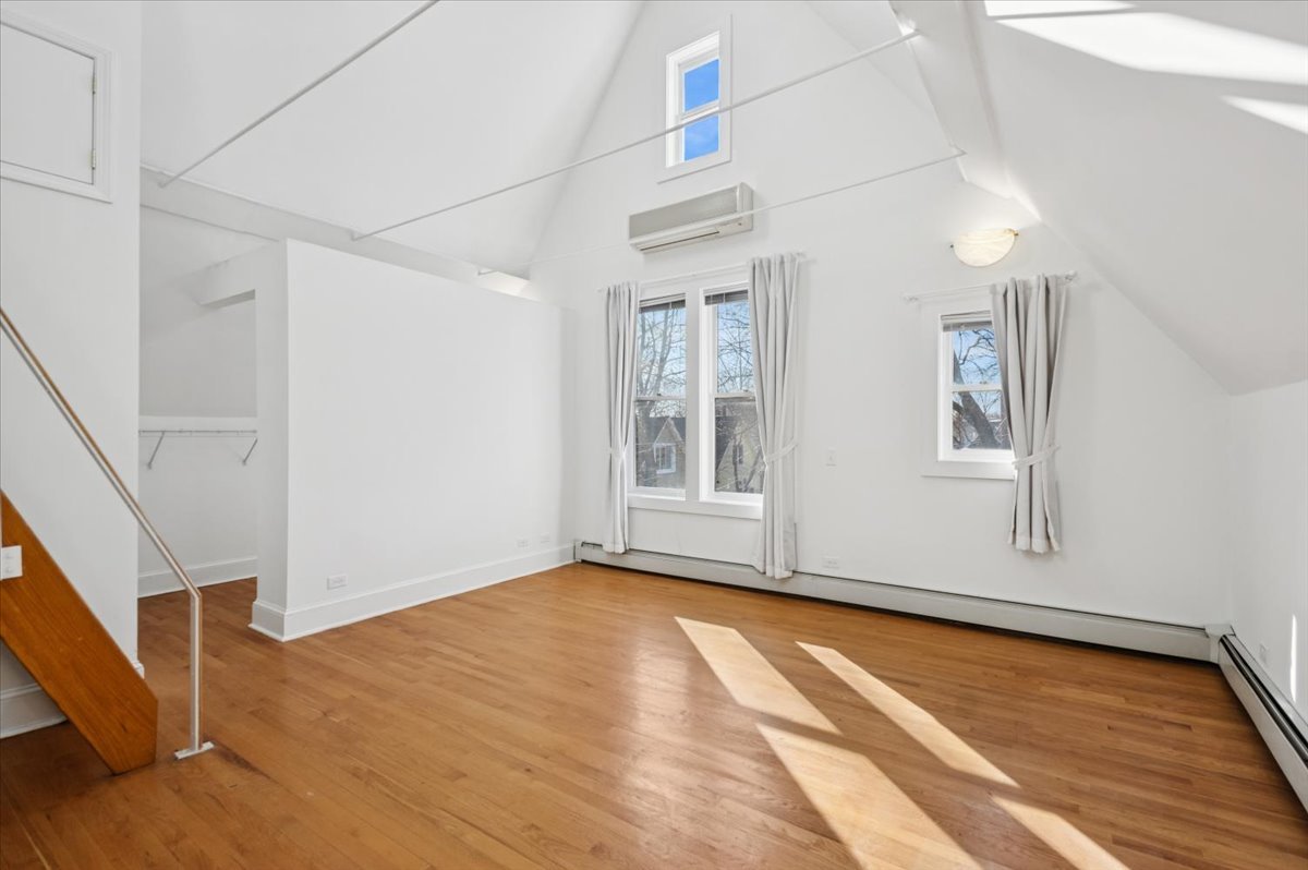 5428 S Blackstone Avenue, Chicago, IL 60615