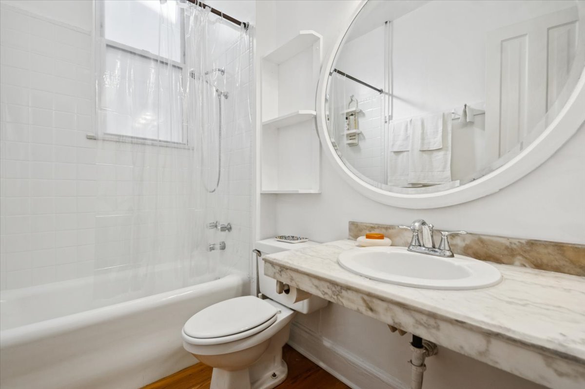 5428 S Blackstone Avenue, Chicago, IL 60615