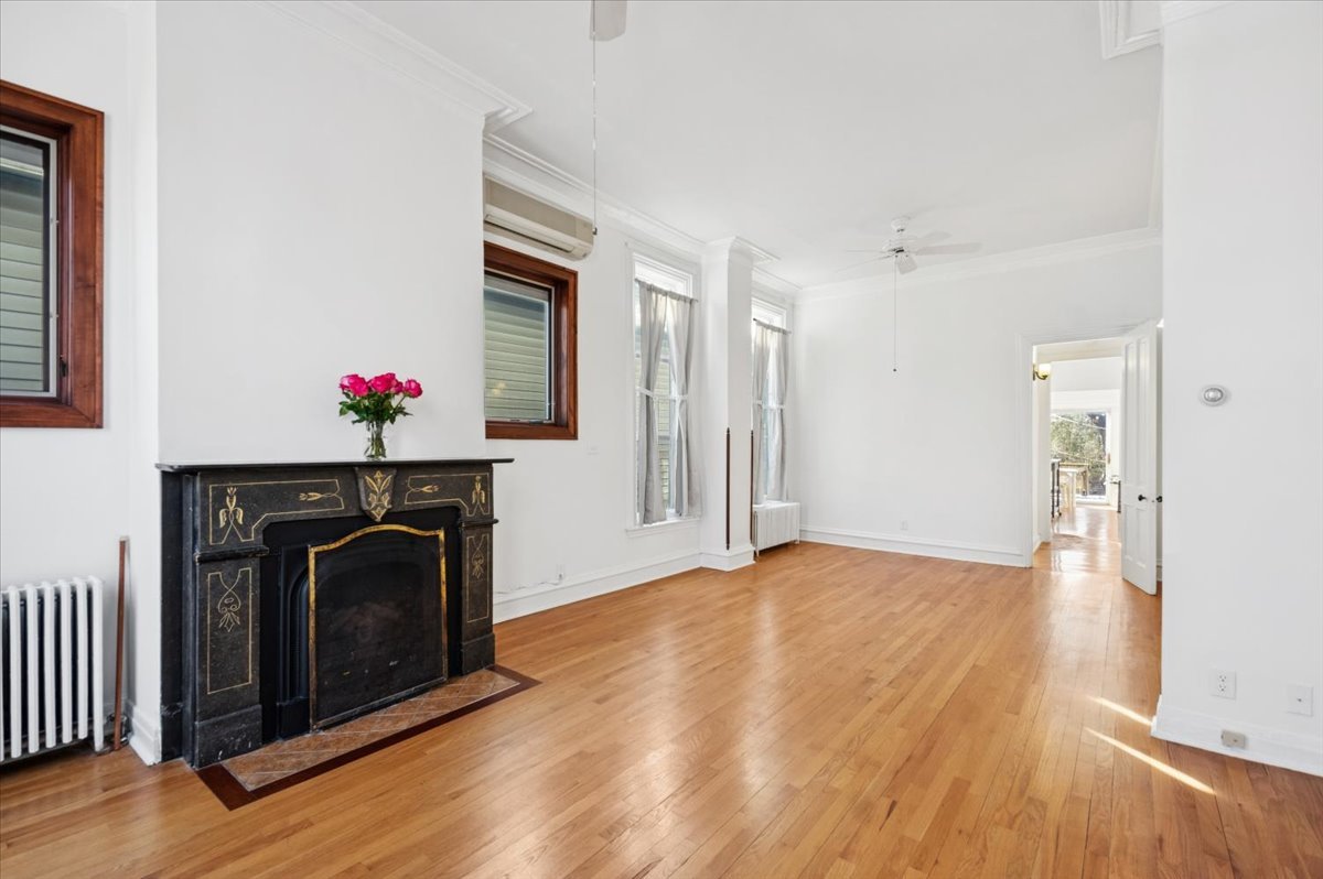 5428 S Blackstone Avenue, Chicago, IL 60615