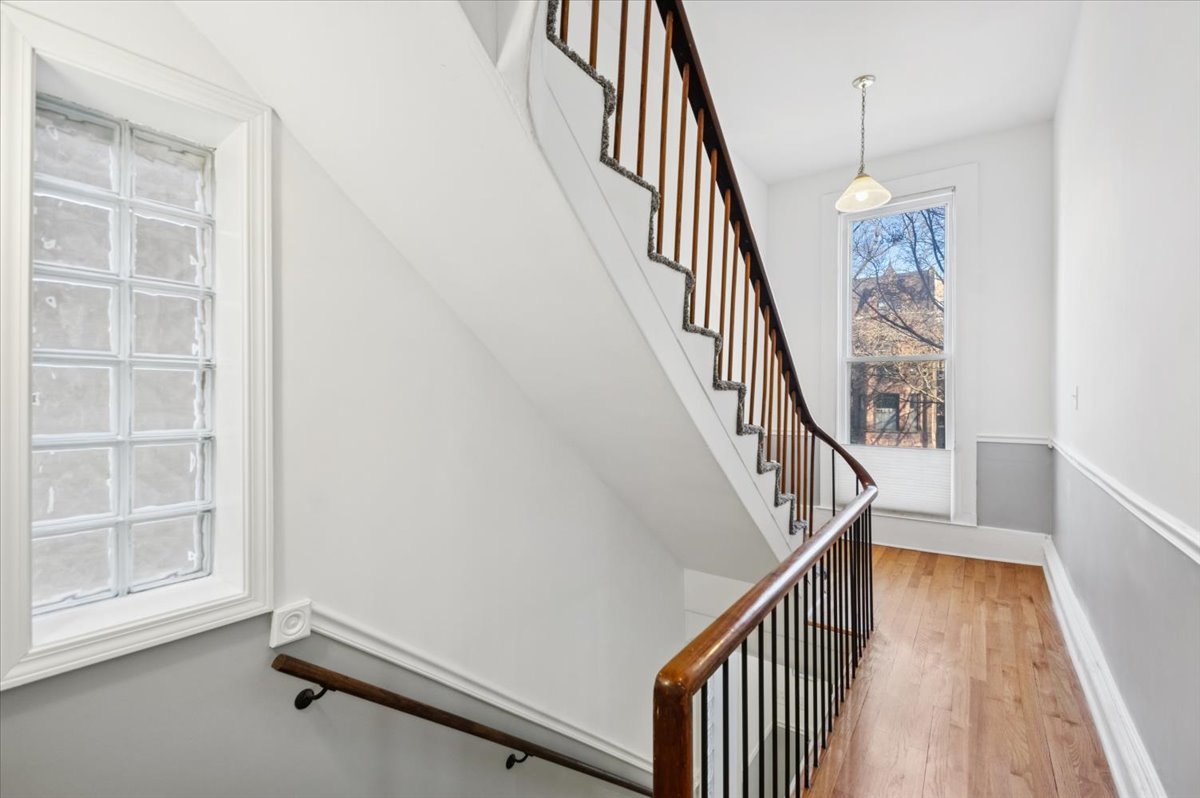 5428 S Blackstone Avenue, Chicago, IL 60615