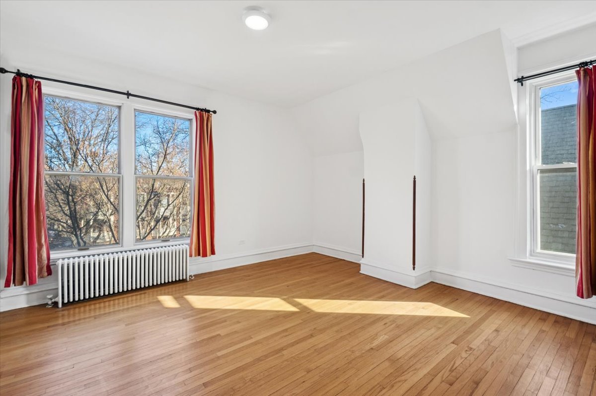 5428 S Blackstone Avenue, Chicago, IL 60615