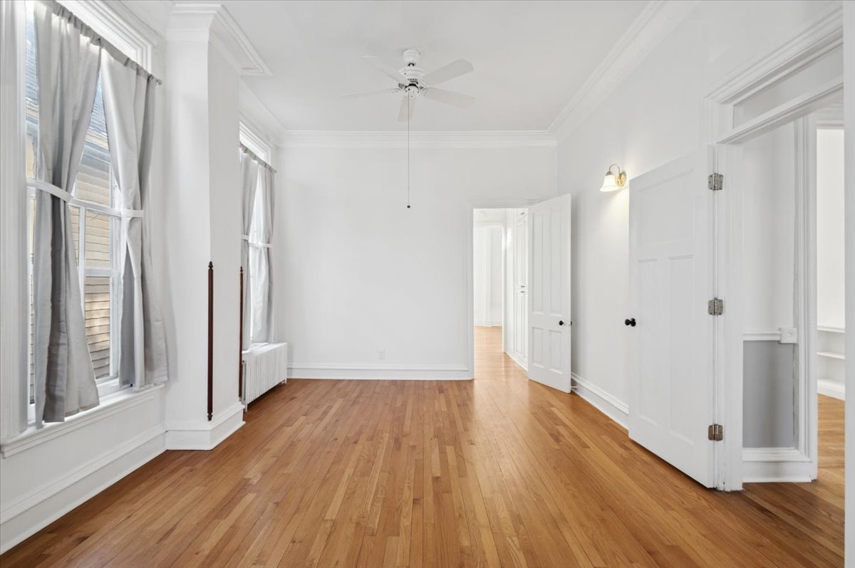 5428 S Blackstone Avenue, Chicago, IL 60615