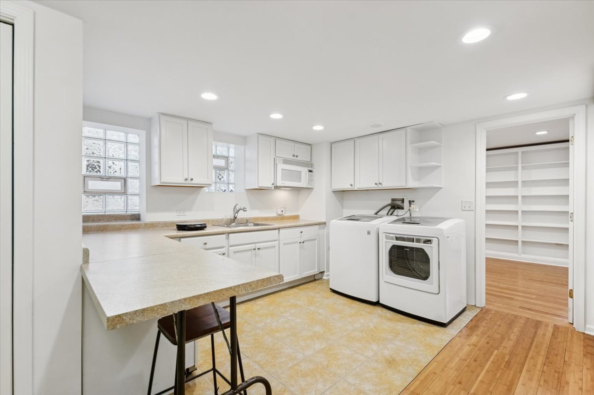 5428 S Blackstone Avenue, Chicago, IL 60615