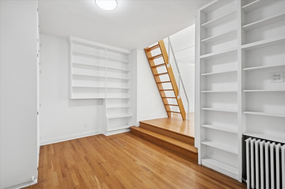 5428 S Blackstone Avenue, Chicago, IL 60615