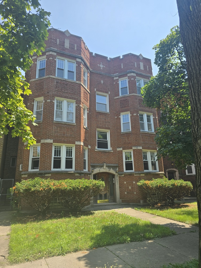 8123 S Vernon Avenue, Chicago, IL 60619