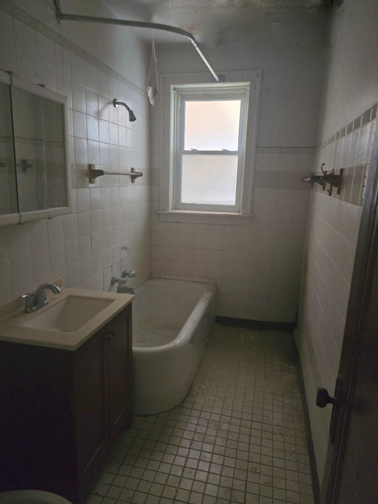 8123 S Vernon Avenue, Chicago, IL 60619