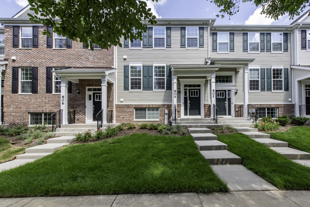 804 Neubauer Circle, Lindenhurst, IL 60046