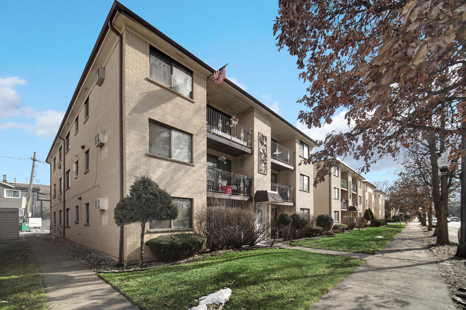 3853 N Narragansett Avenue #203, Chicago, IL 60634