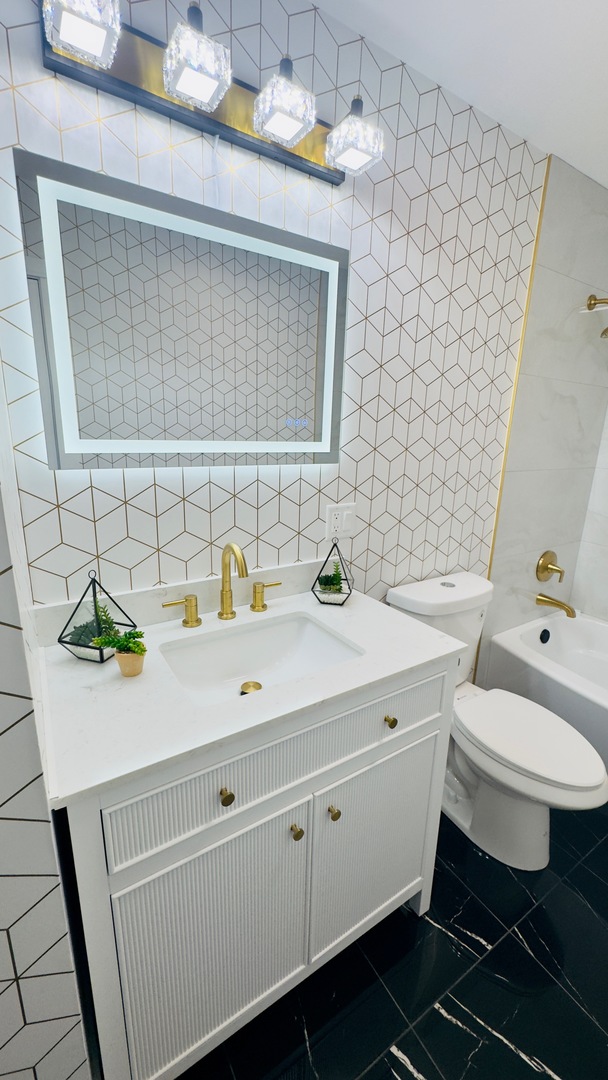 527 Northgate Road, Lindenhurst, IL 60046