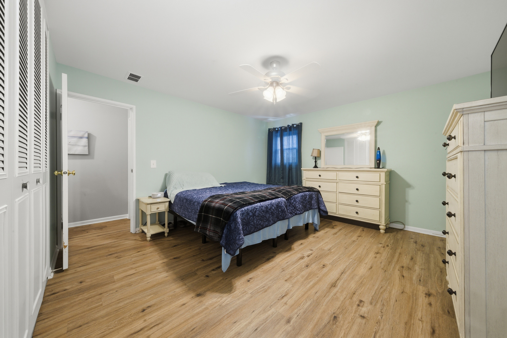 2612 Mitchell Drive, Woodridge, IL 60517