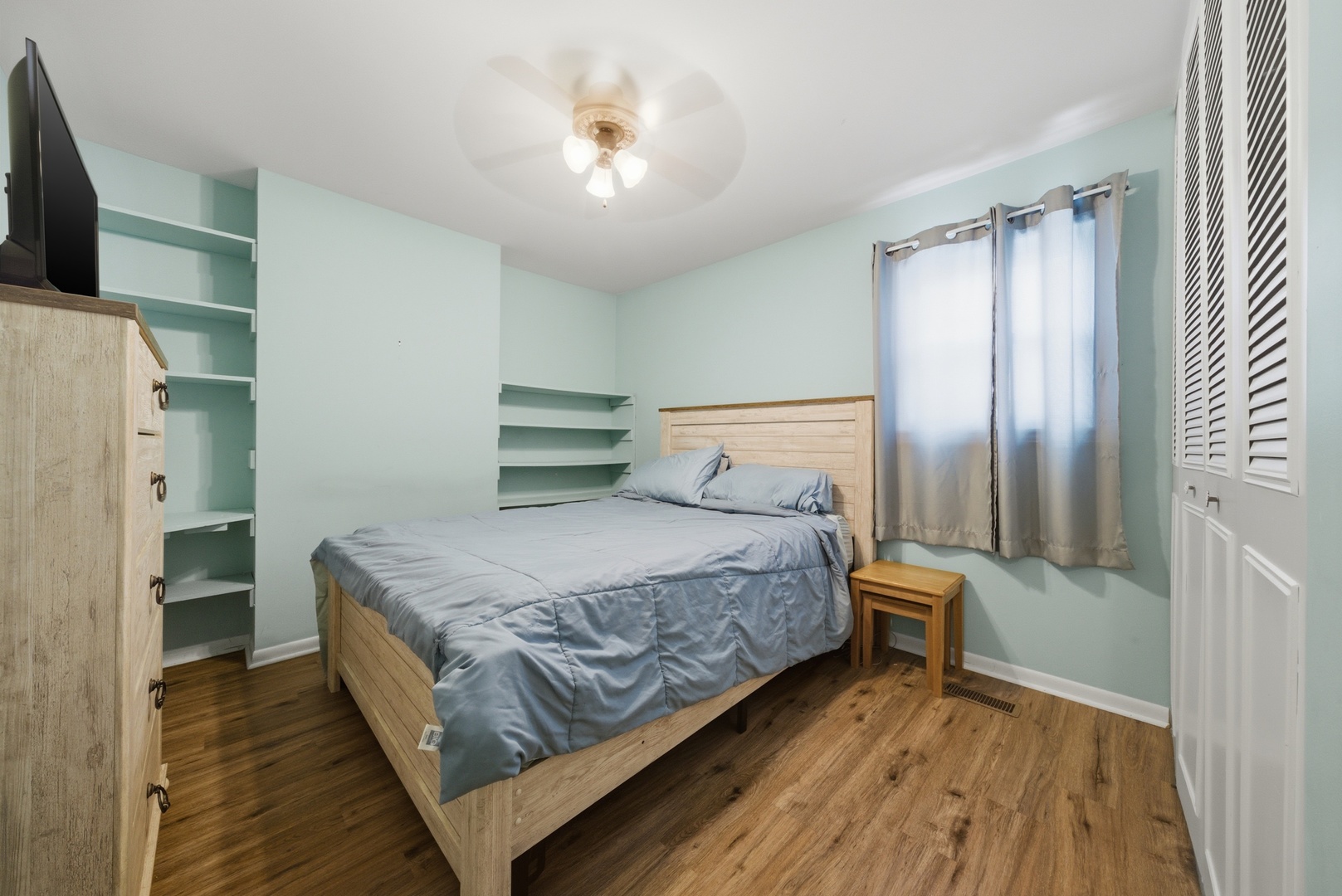 2612 Mitchell Drive, Woodridge, IL 60517