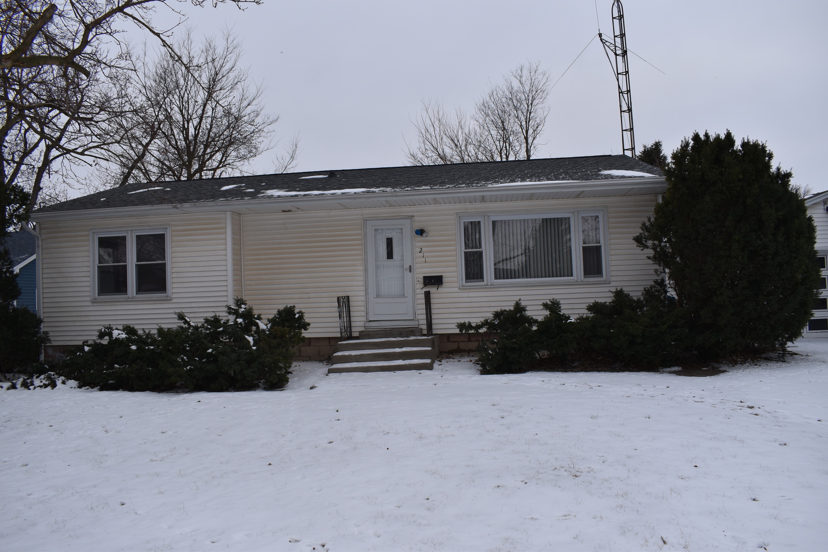 211 N Monroe Street, Flanagan, IL 61740