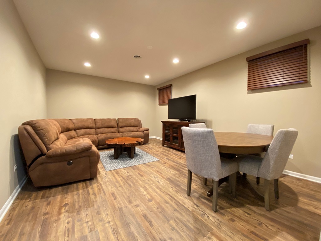 2428 Ridgewood Court, Aurora, IL 60502