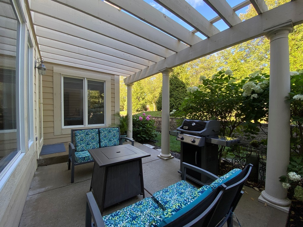 2428 Ridgewood Court, Aurora, IL 60502