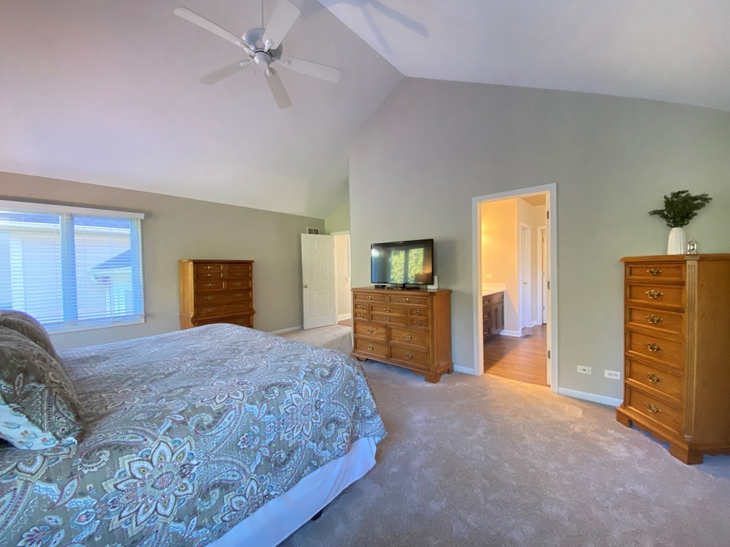 2428 Ridgewood Court, Aurora, IL 60502