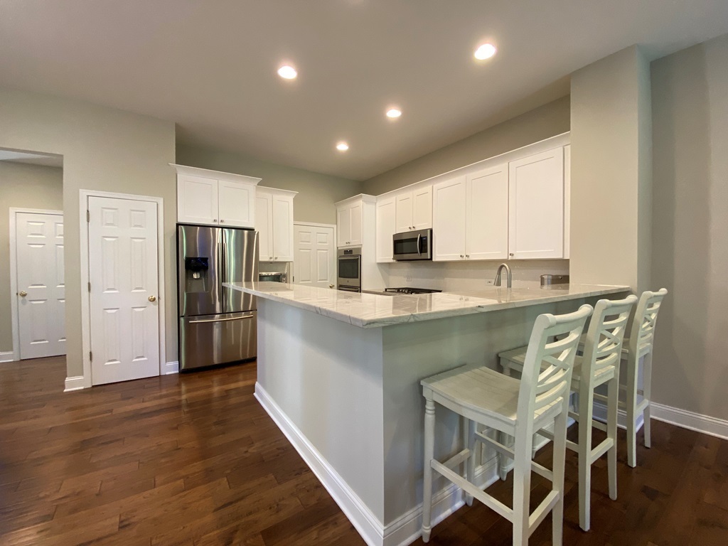 2428 Ridgewood Court, Aurora, IL 60502