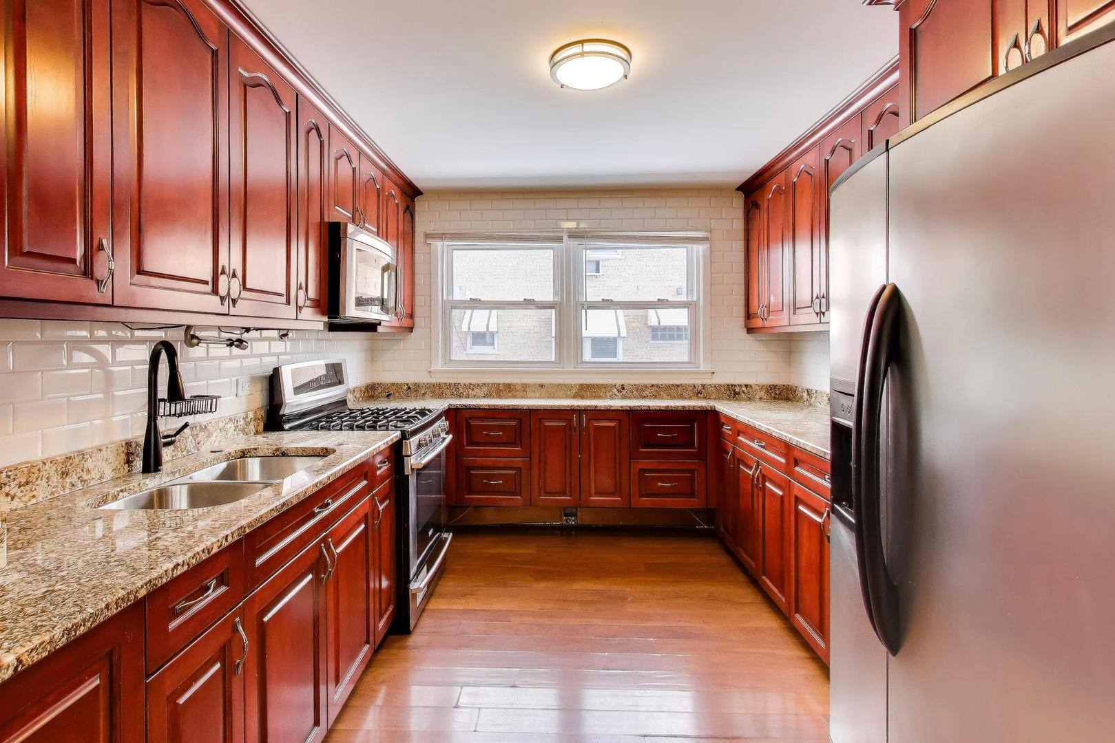 5822 W 79th Street, Burbank, IL 60459