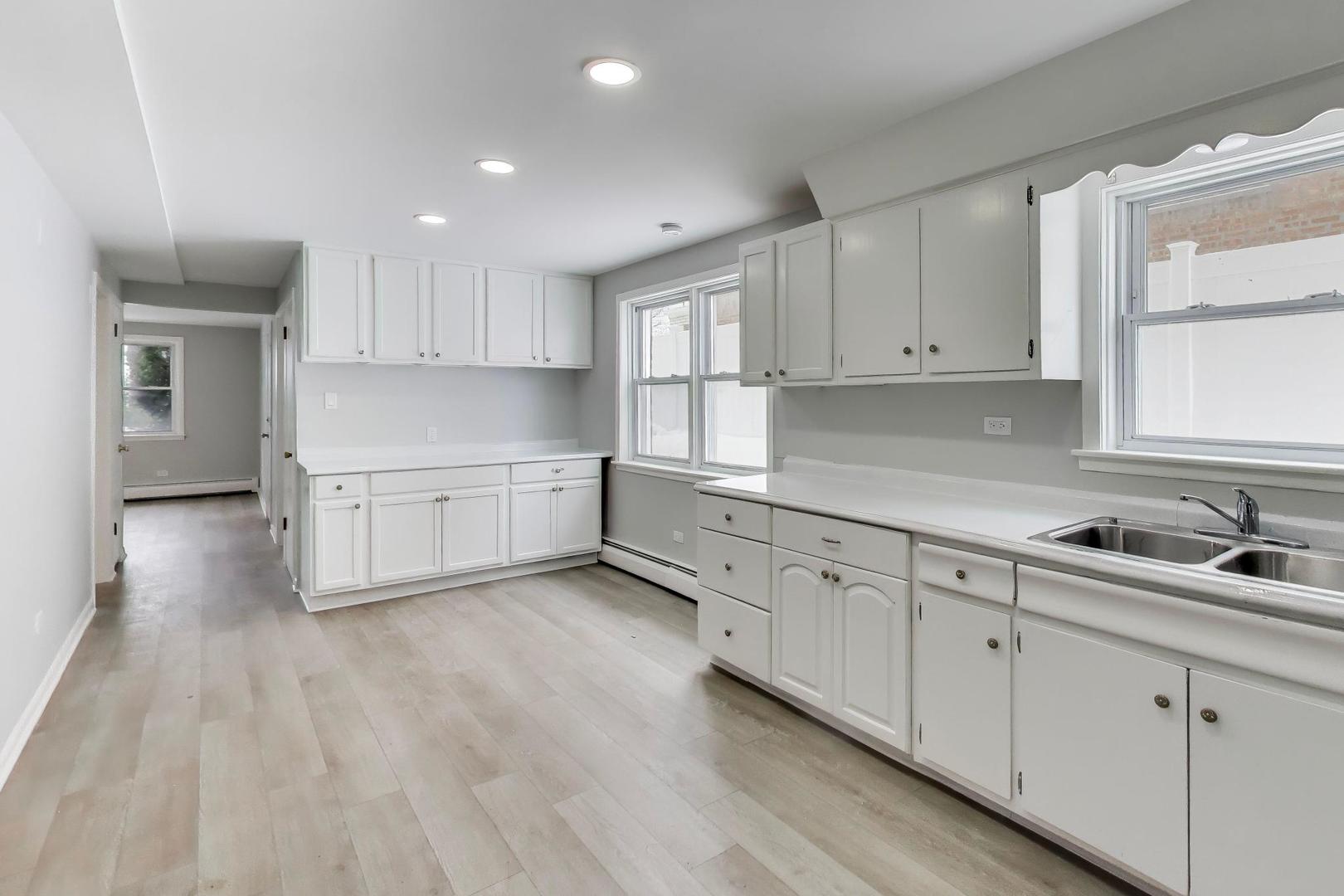 5822 W 79th Street, Burbank, IL 60459