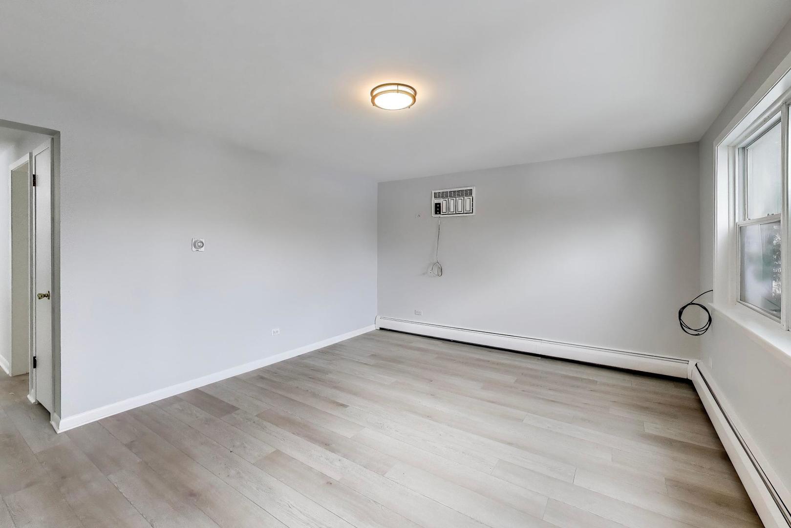 5822 W 79th Street, Burbank, IL 60459