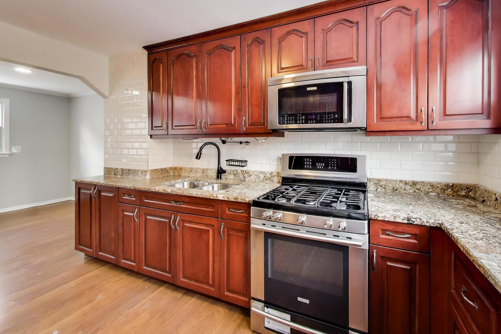 5822 W 79th Street, Burbank, IL 60459